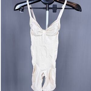 SKIMS Sand Seamless Sculpt Mid Thigh Bodysuit - Women’s Size Small NWOT Beige